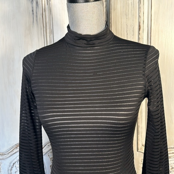 Pretty Little Things Mock Neck Long Sleeve Peekaboo Bodysuit Size 4 Minimalist - Picture 4 of 14